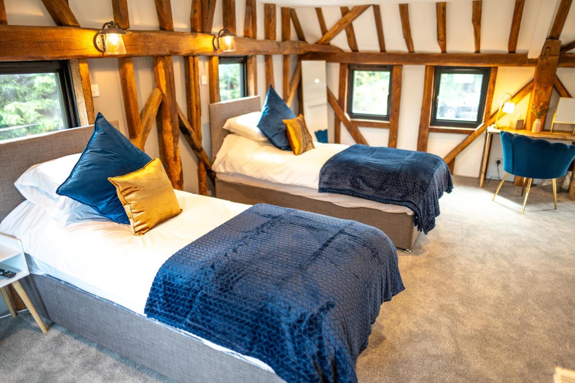 The Barn At Chart Hills Bed and Breakfast Biddenden Exteriör bild