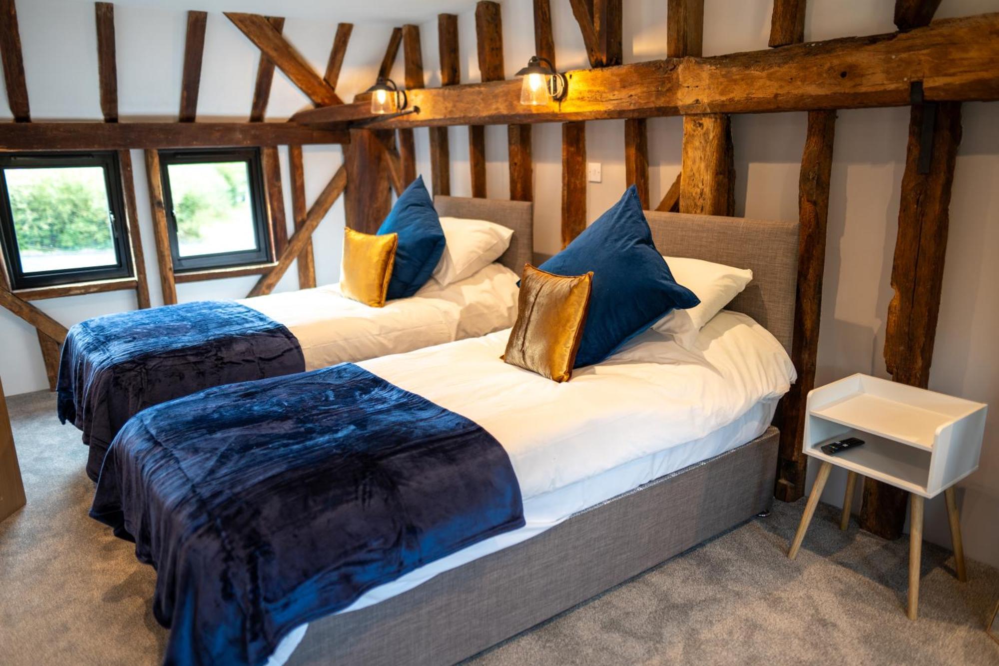 The Barn At Chart Hills Bed and Breakfast Biddenden Exteriör bild