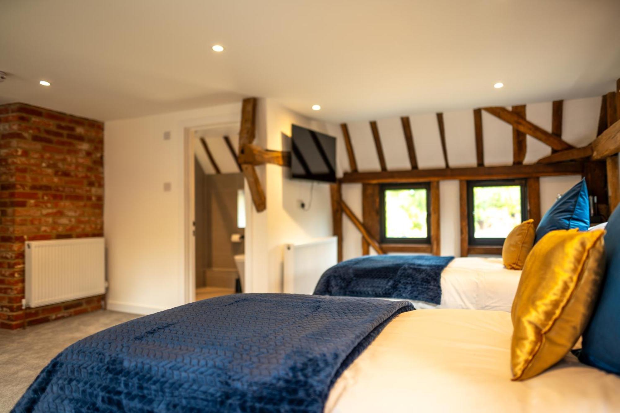 The Barn At Chart Hills Bed and Breakfast Biddenden Exteriör bild